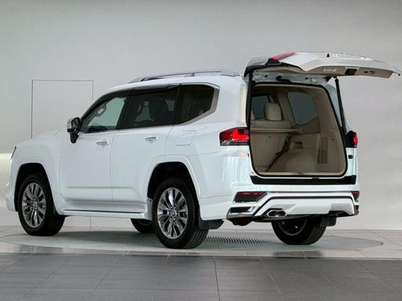 LAND CRUISER