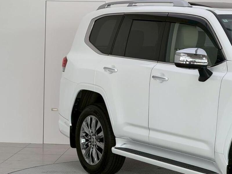 LAND CRUISER