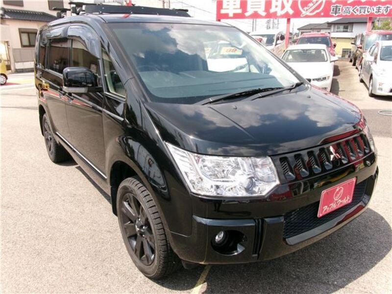 MITSUBISHI DELICA D5