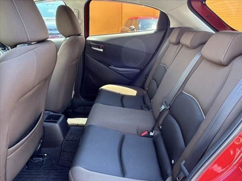 MAZDA2