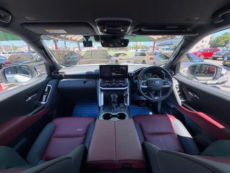 LAND CRUISER