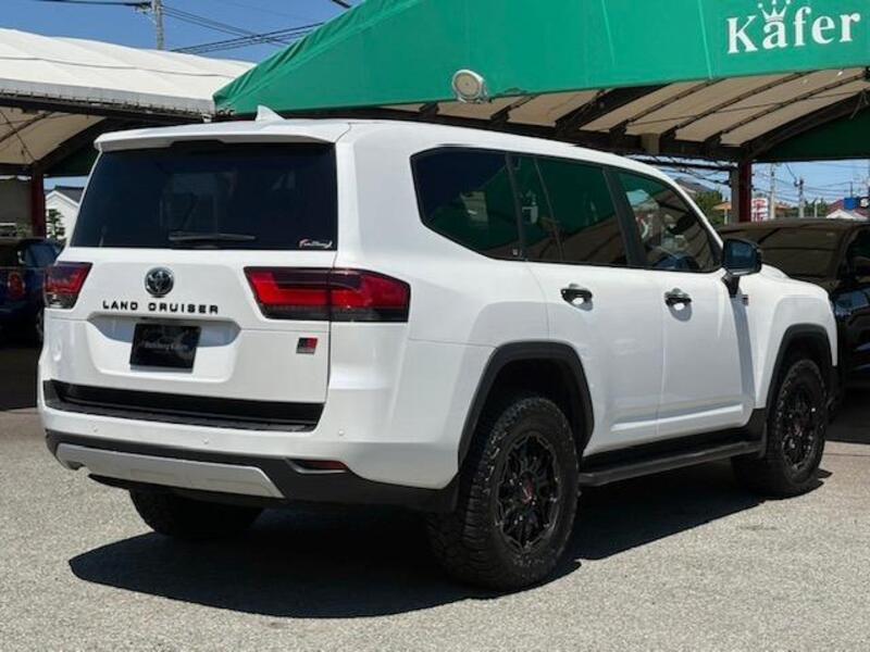 LAND CRUISER