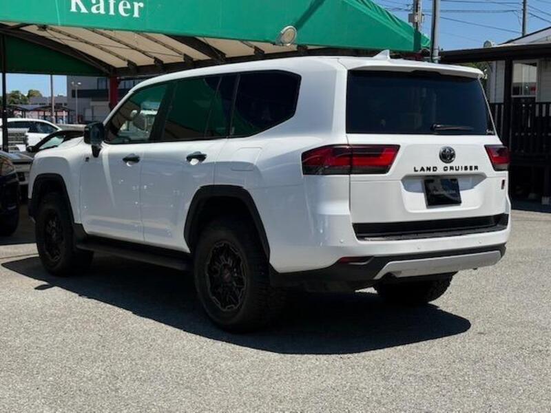 LAND CRUISER