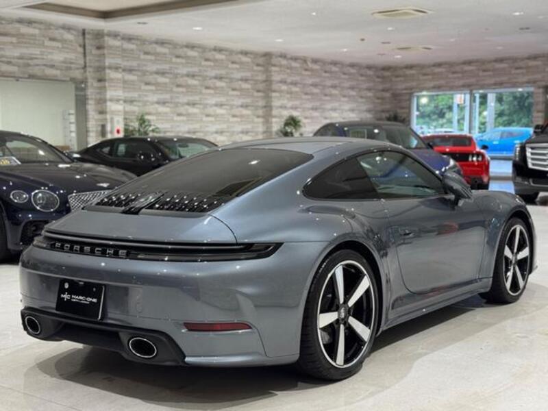 911