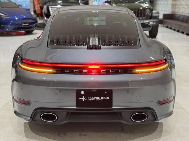 911