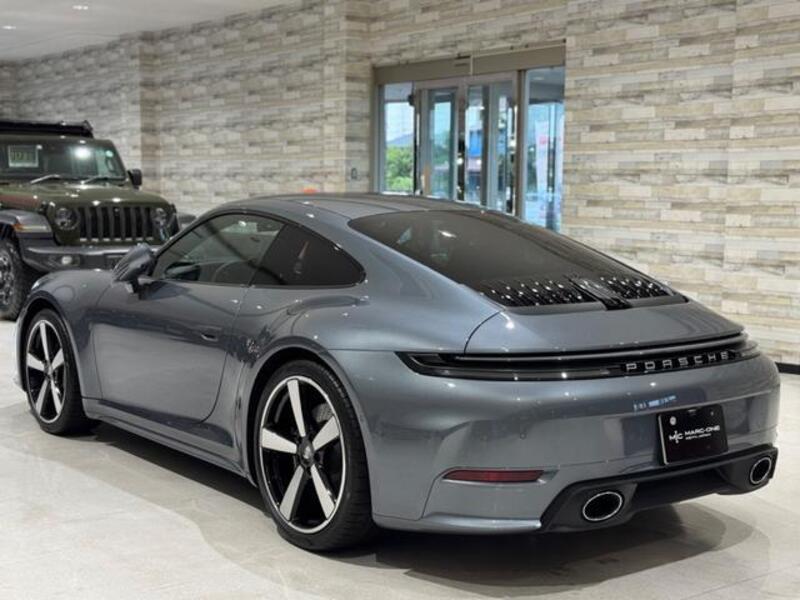 911