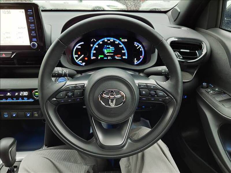 YARIS CROSS