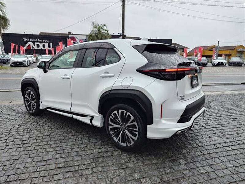 YARIS CROSS