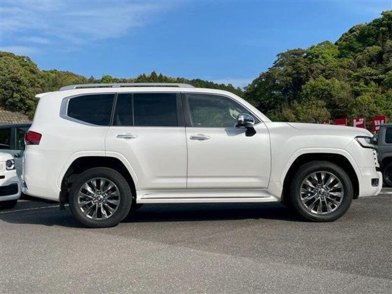 LAND CRUISER