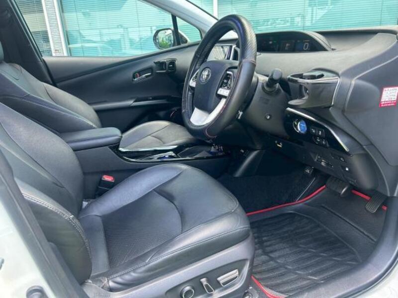 PRIUS PHV