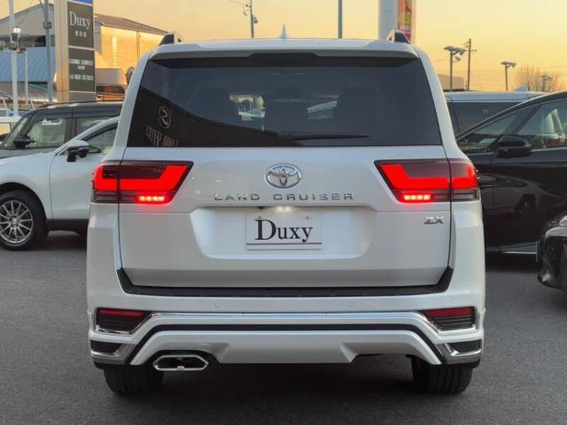 LAND CRUISER