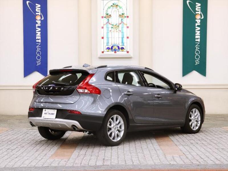 V40