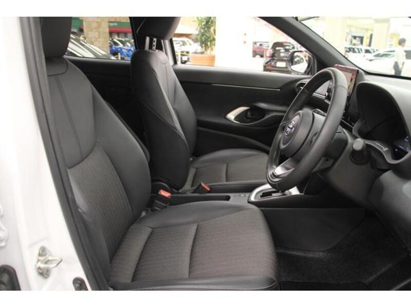 YARIS CROSS