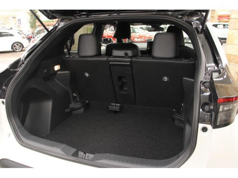 YARIS CROSS