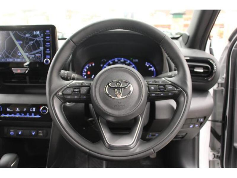 YARIS CROSS
