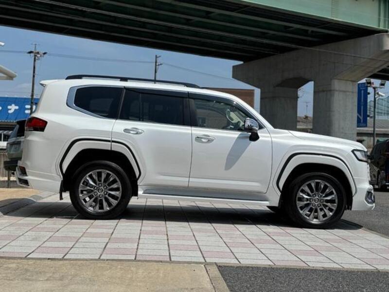 LAND CRUISER