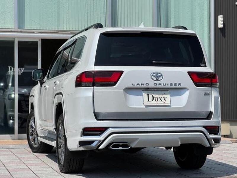 LAND CRUISER