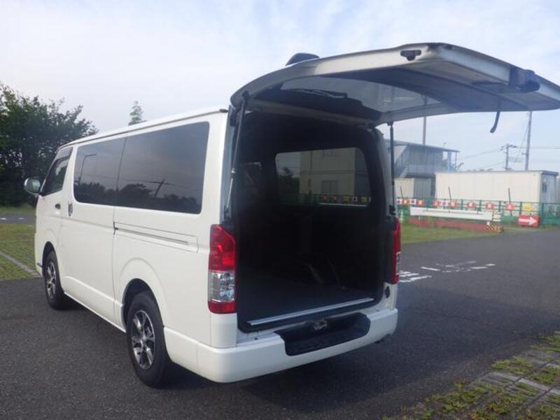 HIACE VAN