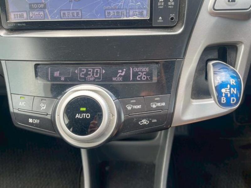 PRIUS ALPHA