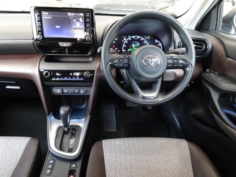 YARIS CROSS