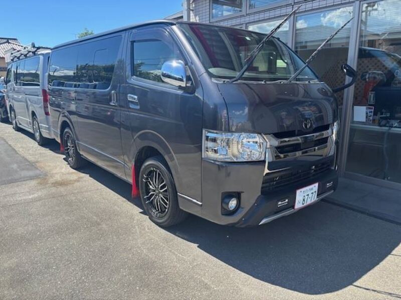 TOYOTA HIACE VAN