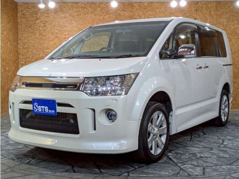 MITSUBISHI DELICA D5