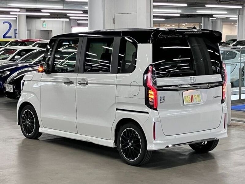 N BOX CUSTOM