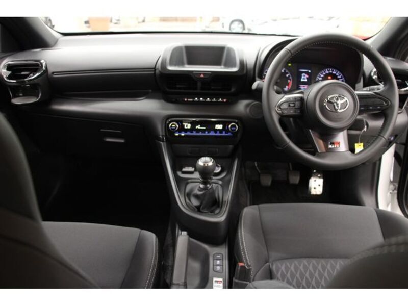 GR YARIS