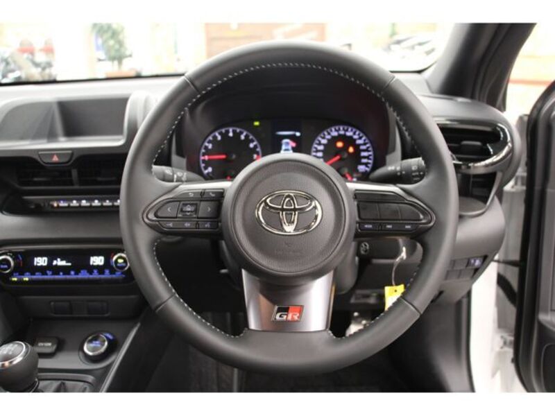 GR YARIS