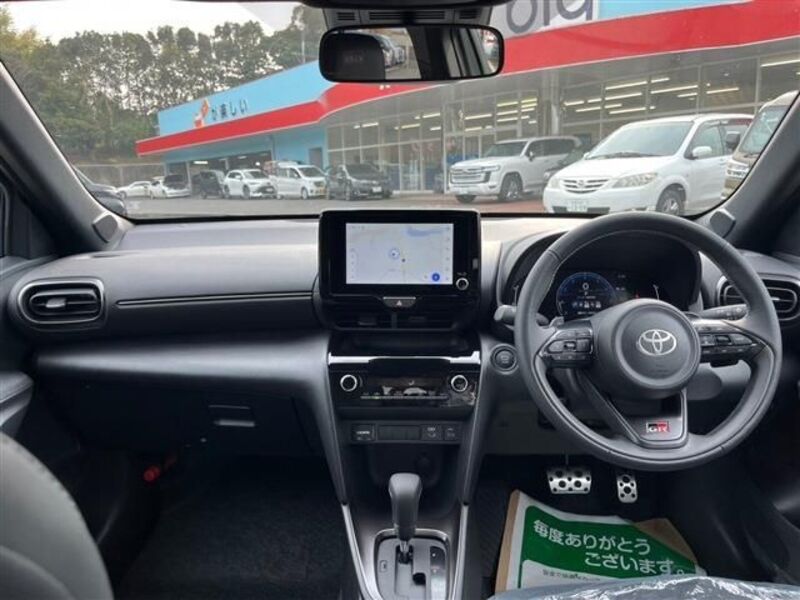 YARIS CROSS