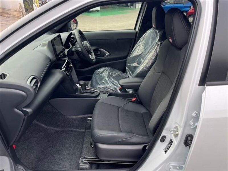 YARIS CROSS
