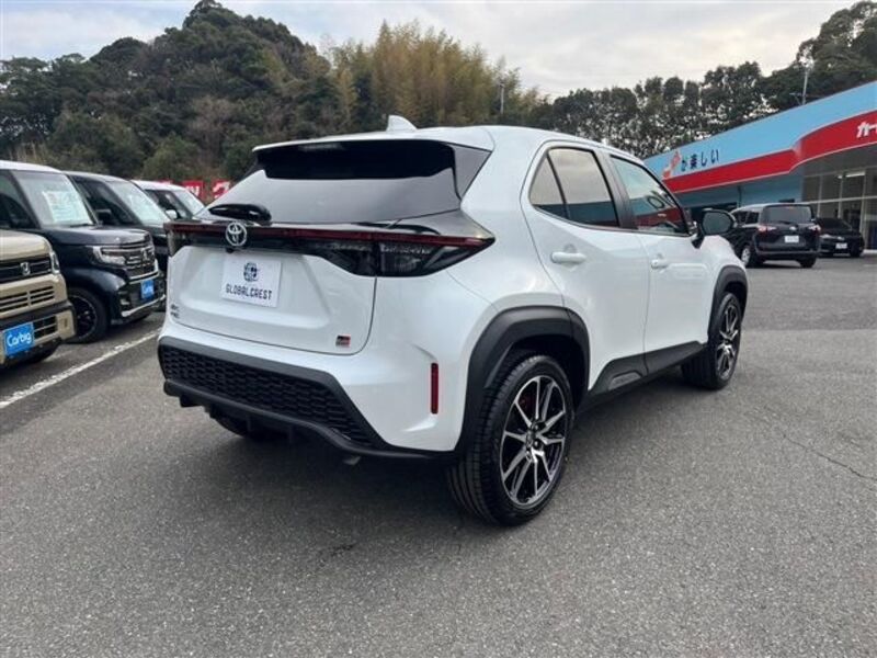 YARIS CROSS