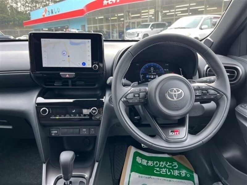 YARIS CROSS