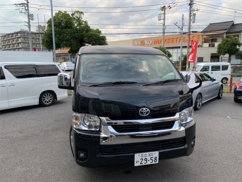 TOYOTA HIACE