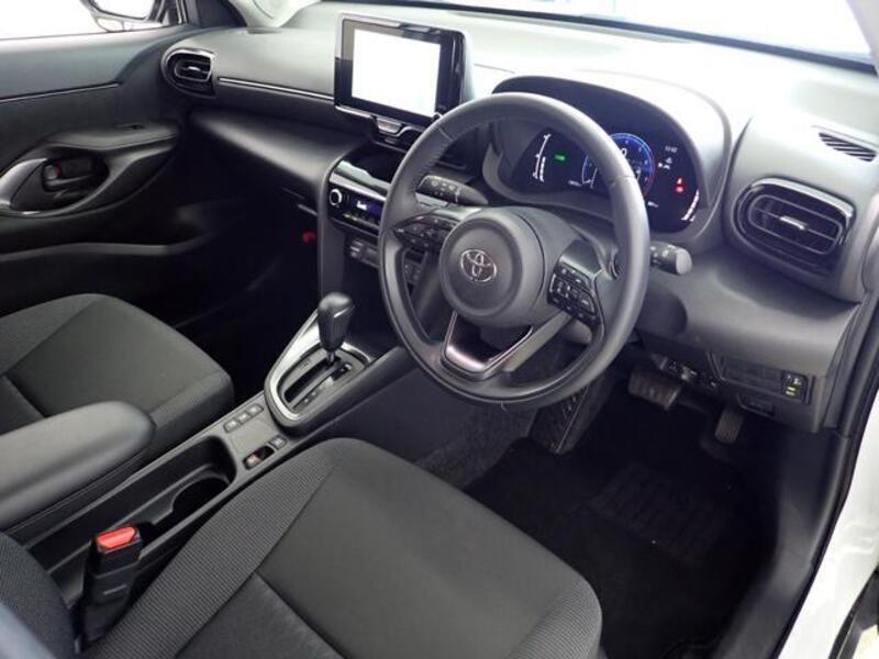 YARIS CROSS