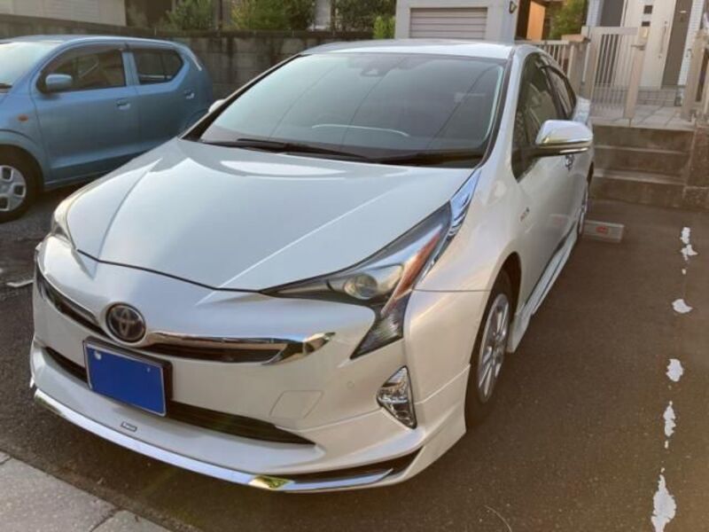 TOYOTA PRIUS