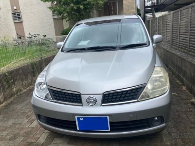 NISSAN TIIDA