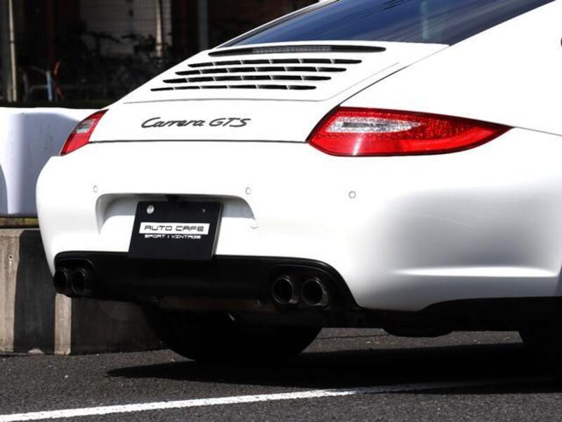 911