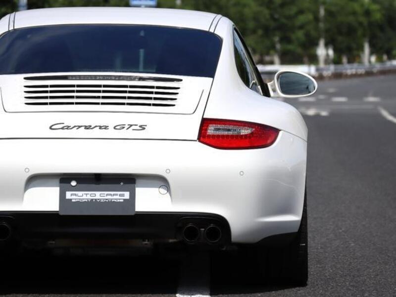911