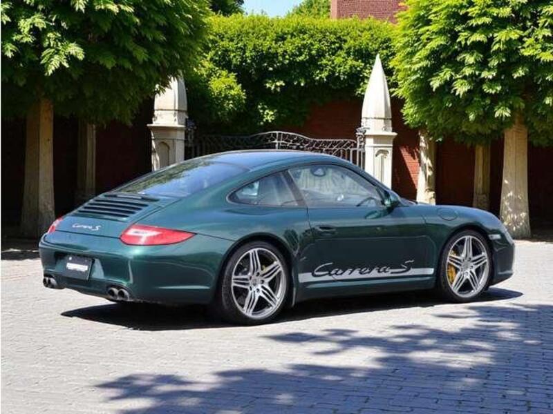 911