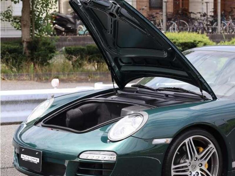 911