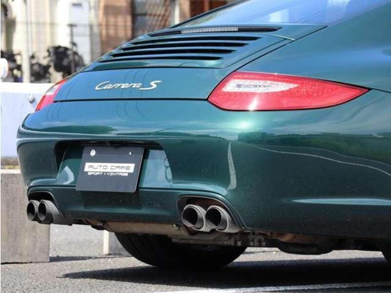 911