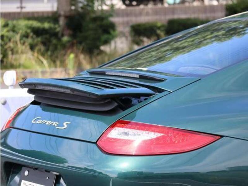 911