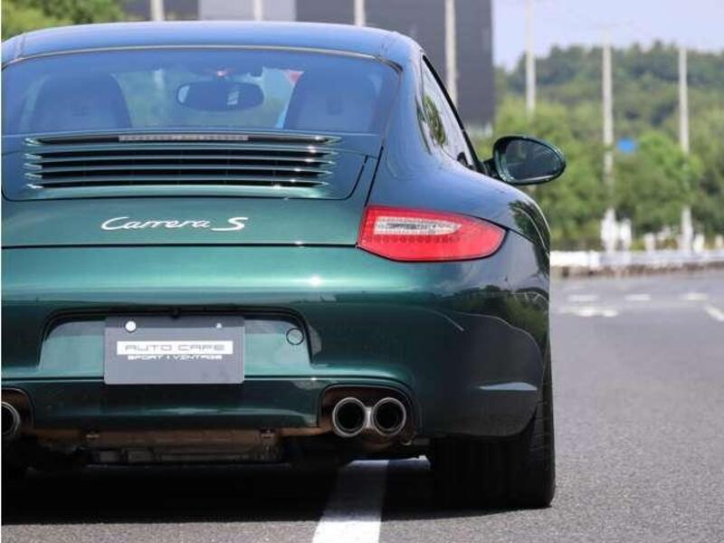 911