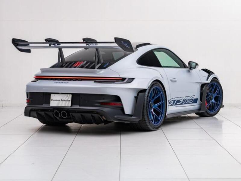 911