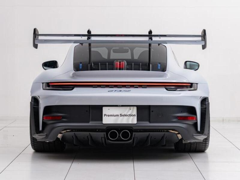 911
