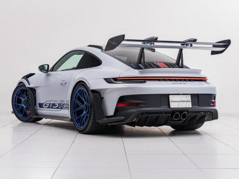 911