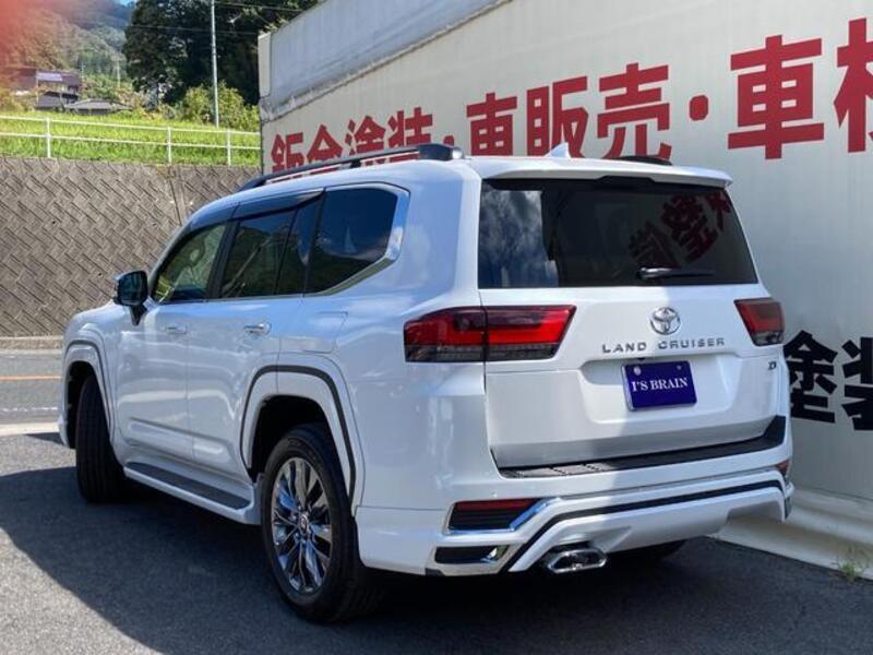 LAND CRUISER