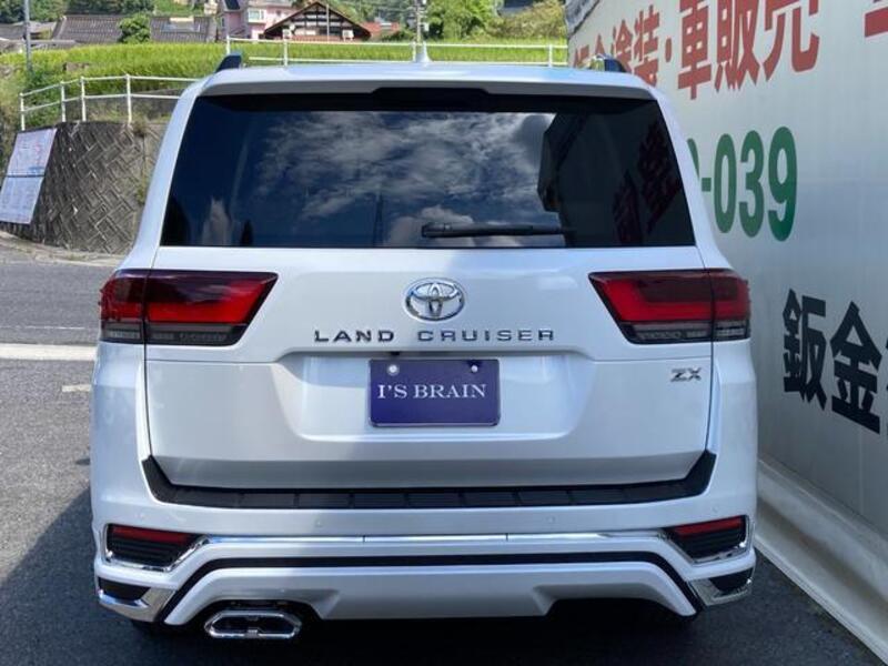 LAND CRUISER