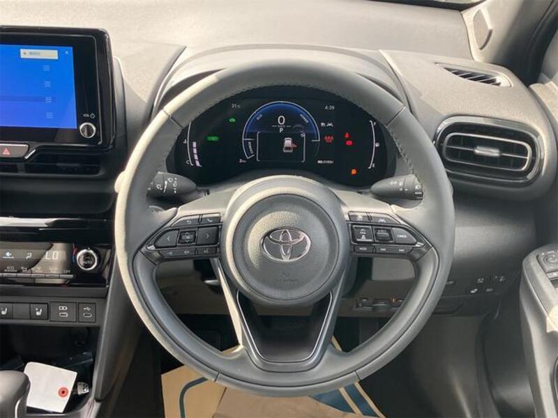 YARIS CROSS